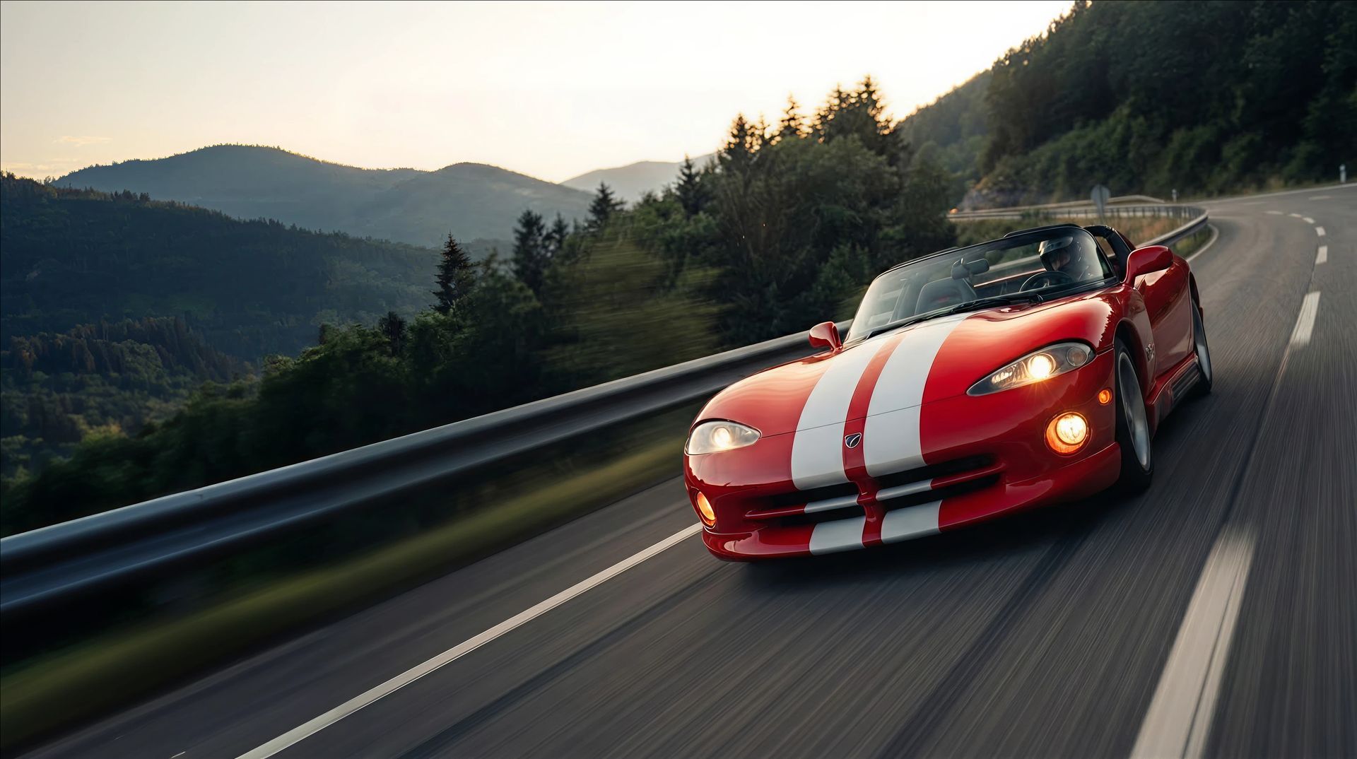 Dodge Viper bei voller Fahrt – Fahrzeug aus dem Bestand von Meisterklasse automobile